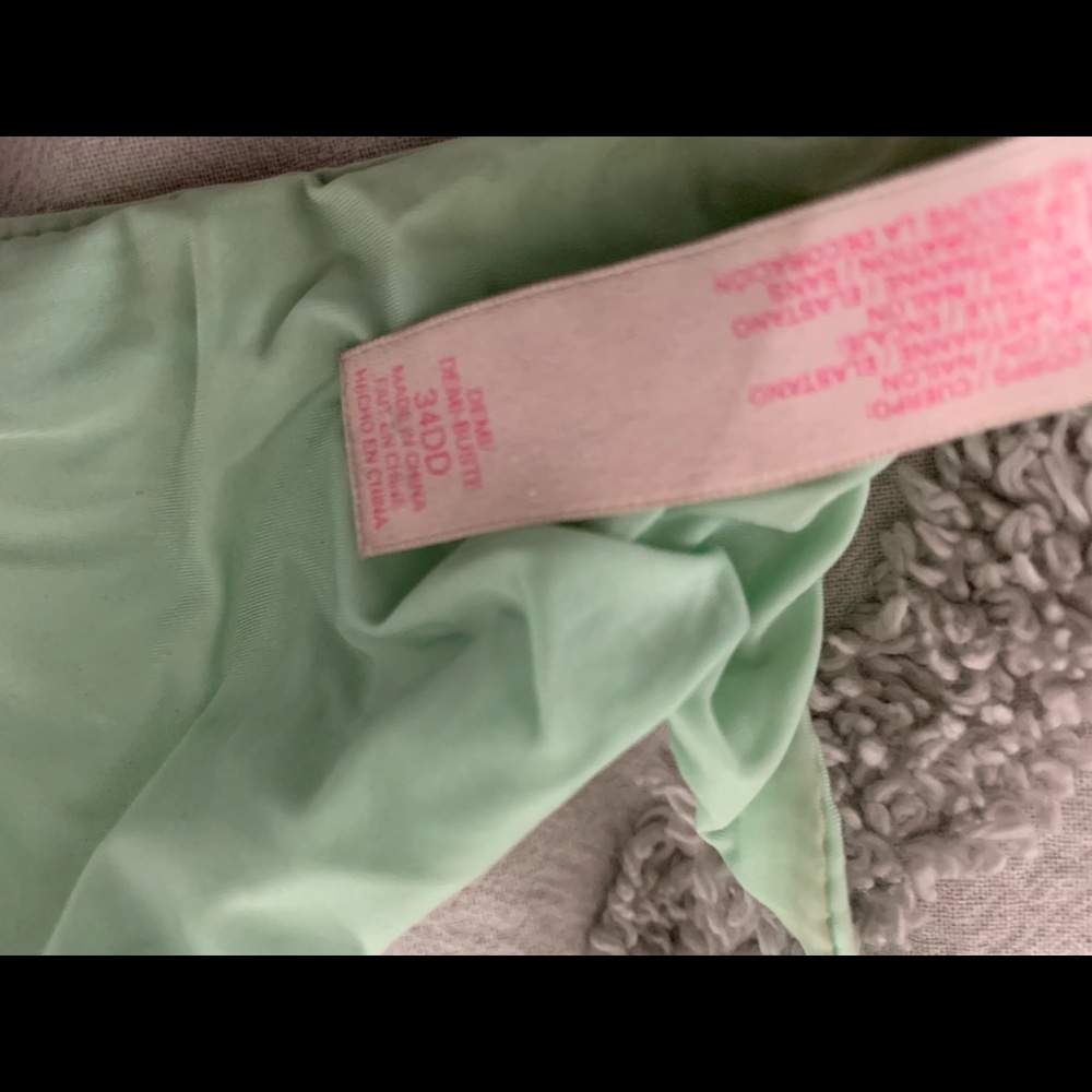 Victoria Secret 34DD bra
